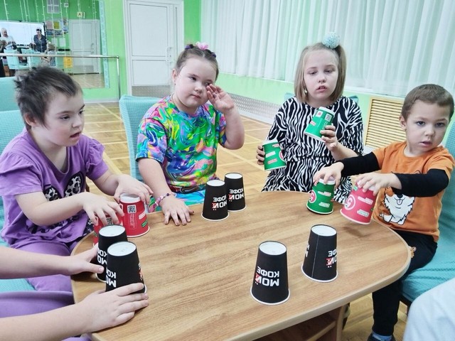 Занятия по логоритмике с использованием подручных материалов являются важной частью развития детей