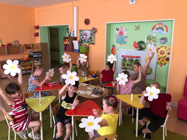 Лето - прекрасная пора, когда хочется окружить себя яркими красками и солнечным настроением